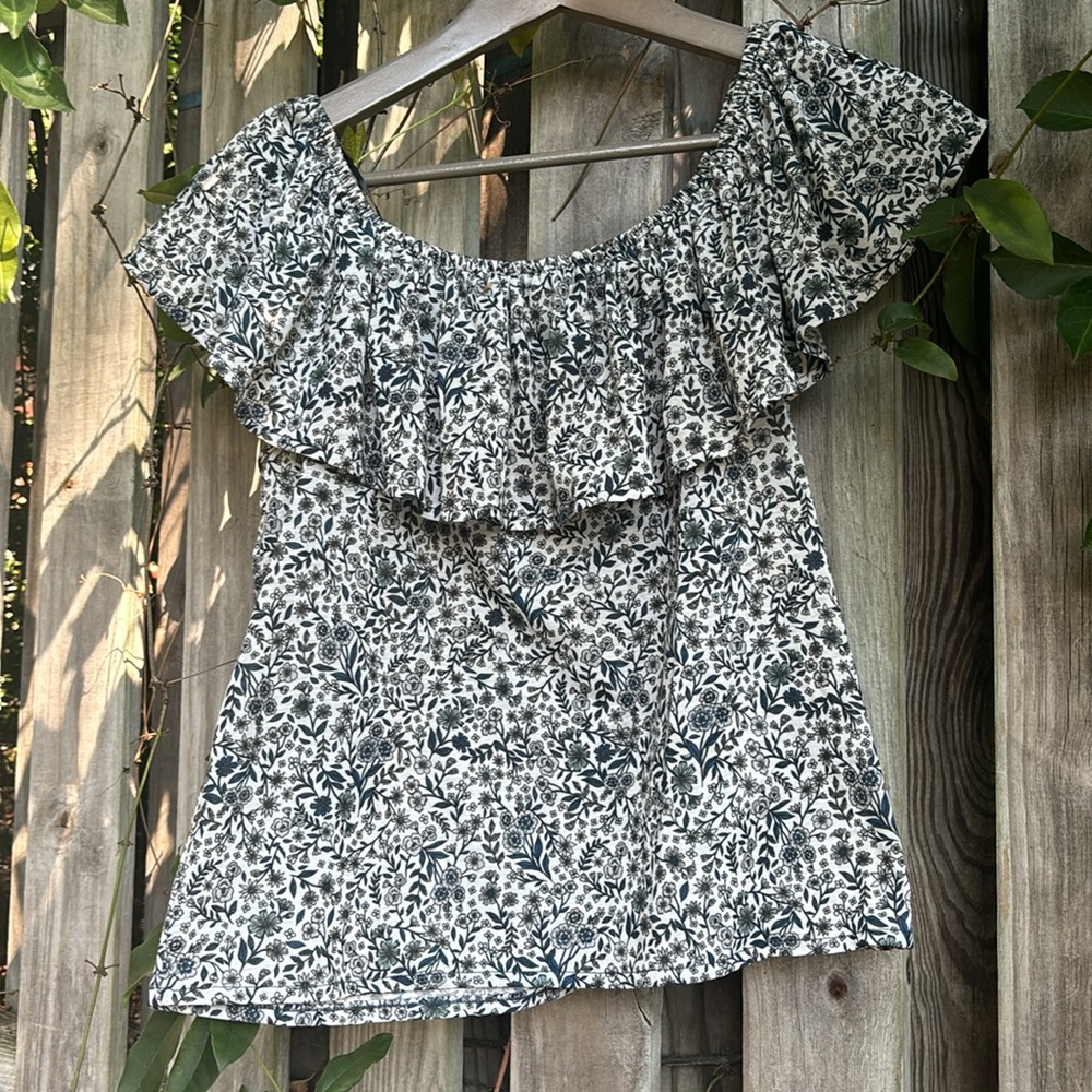 Off the shoulder floral pattern shirt ruffle top H&M size small